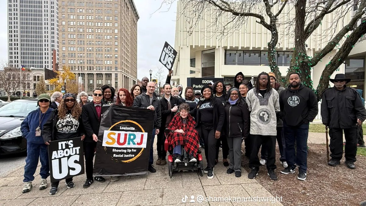 Seasoned4u's tweet photo. #justicecomesinmanyforms #keepgoing #wedeservebetter #WeGetThereTogether #endpoliceabuse #endpoliceviolence #endpolicebrutality #EverybodyAintLying
#ConsentDecree #Louisville #LMPDisGuilty #JusticeforBreonnaTaylor https://t.co/mOzgFWXfe7