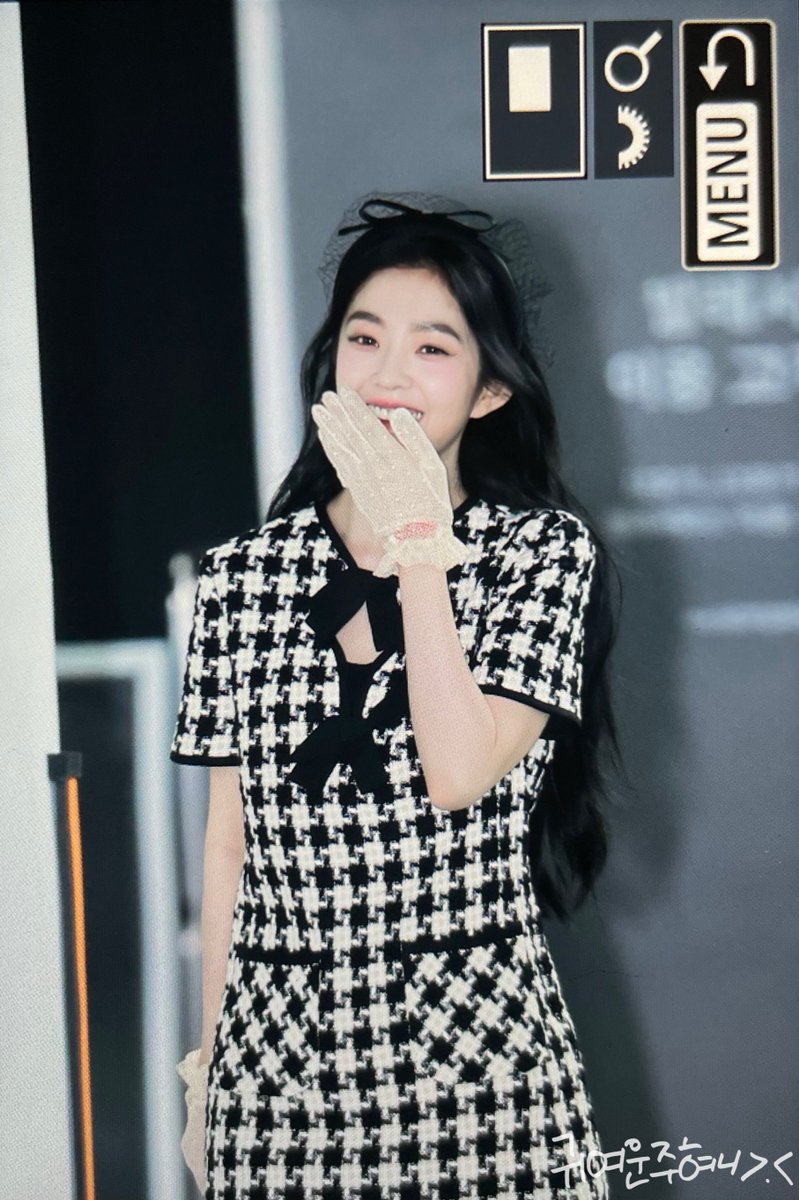 thinkB329's tweet photo. 241126 데뷔 축하해 주혀나🩷🥹🫶🏻 #아이린 #IRENE https://t.co/BnyEn0m1Cq