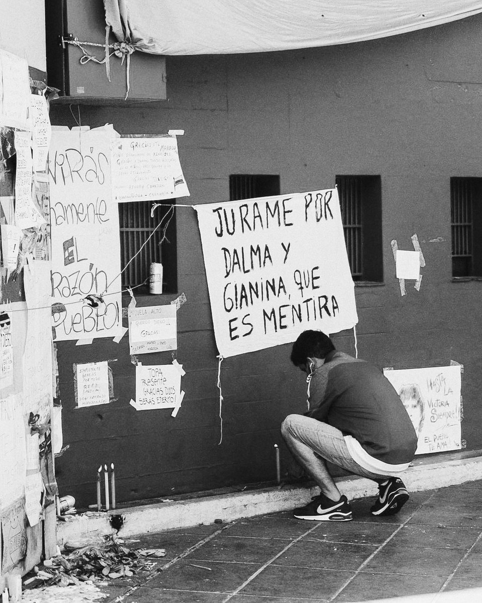 hace 1460 días que dicen que te fuiste,
hace 1460 días que no dejás de estar