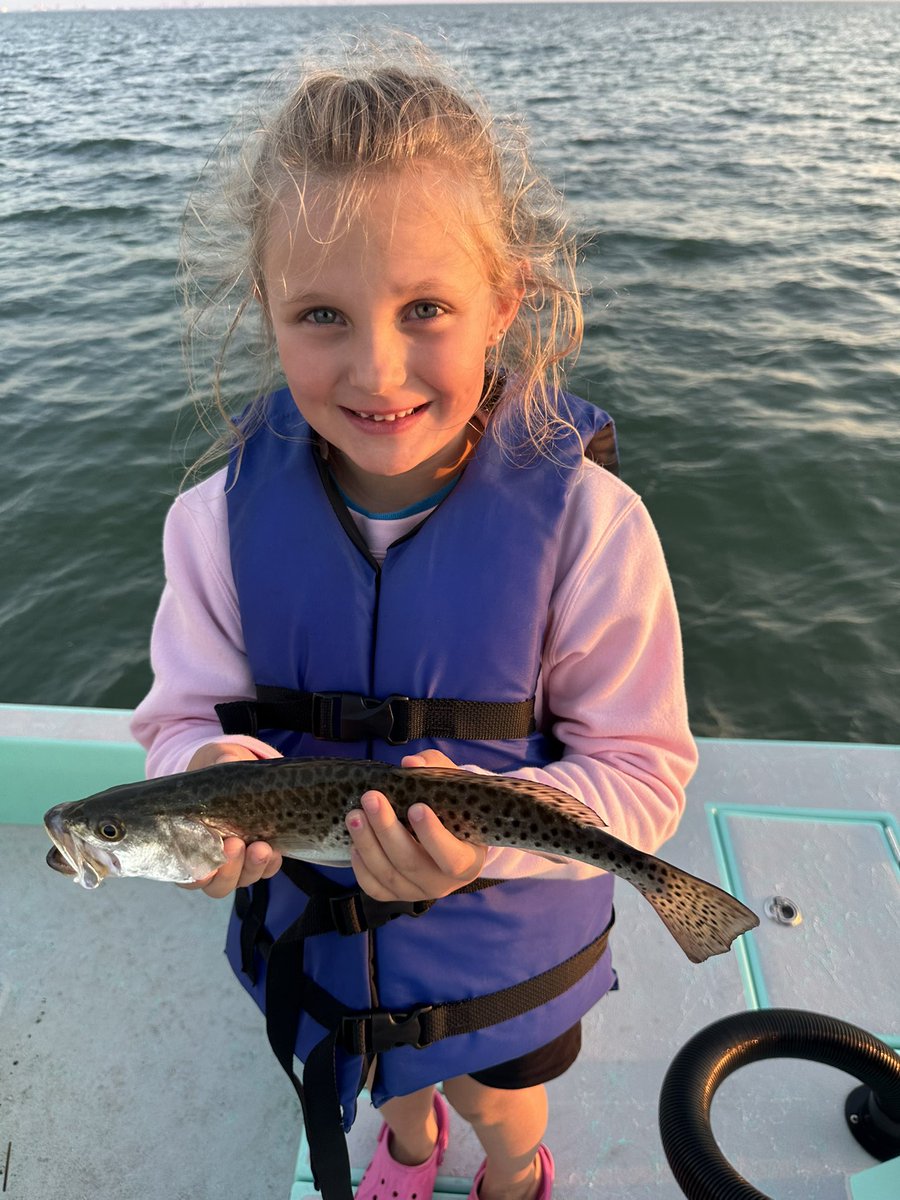 erikfox2000's tweet image. I caught a nice Red today in Laguna Madre, Tx!! It’s been a great break from work!!! We got into the speckled Trout also, amazing trip with girls!!! #txfishing #redfish