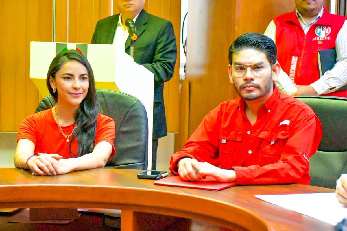 CDE PRI Veracruz (@priveracruz_) on Twitter photo 📌 Esta tarde, <a href="/OledMoreno/">Oled Moreno</a> y Daniela Samayoa (<a href="/dannalunamx/">Dannalunamx</a>), Dirigente Nacional y Secretaria de Organización del <a href="/MovPRImxOficial/">Movimiento PRI.mx</a>, tomaron protesta a Ernesto Vivas (@Ernesto40535201) como Presidente Estatal de Movimiento PRImx en Veracruz.
1/2 📌 Esta tarde, <a href="/OledMoreno/">Oled Moreno</a> y Daniela Samayoa (<a href="/dannalunamx/">Dannalunamx</a>), Dirigente Nacional y Secretaria de Organización del <a href="/MovPRImxOficial/">Movimiento PRI.mx</a>, tomaron protesta a Ernesto Vivas (@Ernesto40535201) como Presidente Estatal de Movimiento PRImx en Veracruz.
1/2