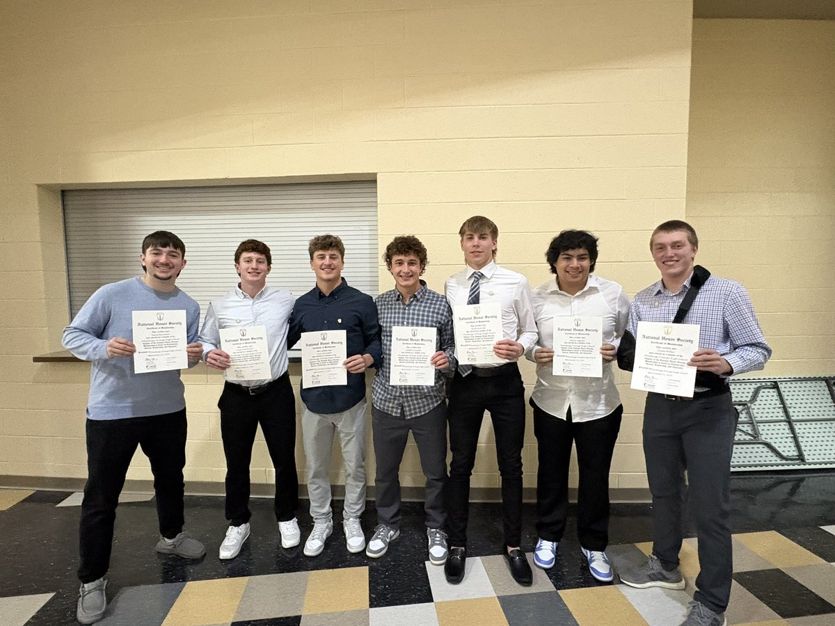 7 baseball guys recognized for National Honors Society tonight. You can’t be great in just one arena. Love to see this.

We see 👀 you : Dane, Evan, ZK, Zav, Reid, X, and J Mill. 

IntentionalfocusCCU 

#OrangeBaseball | #ICCU