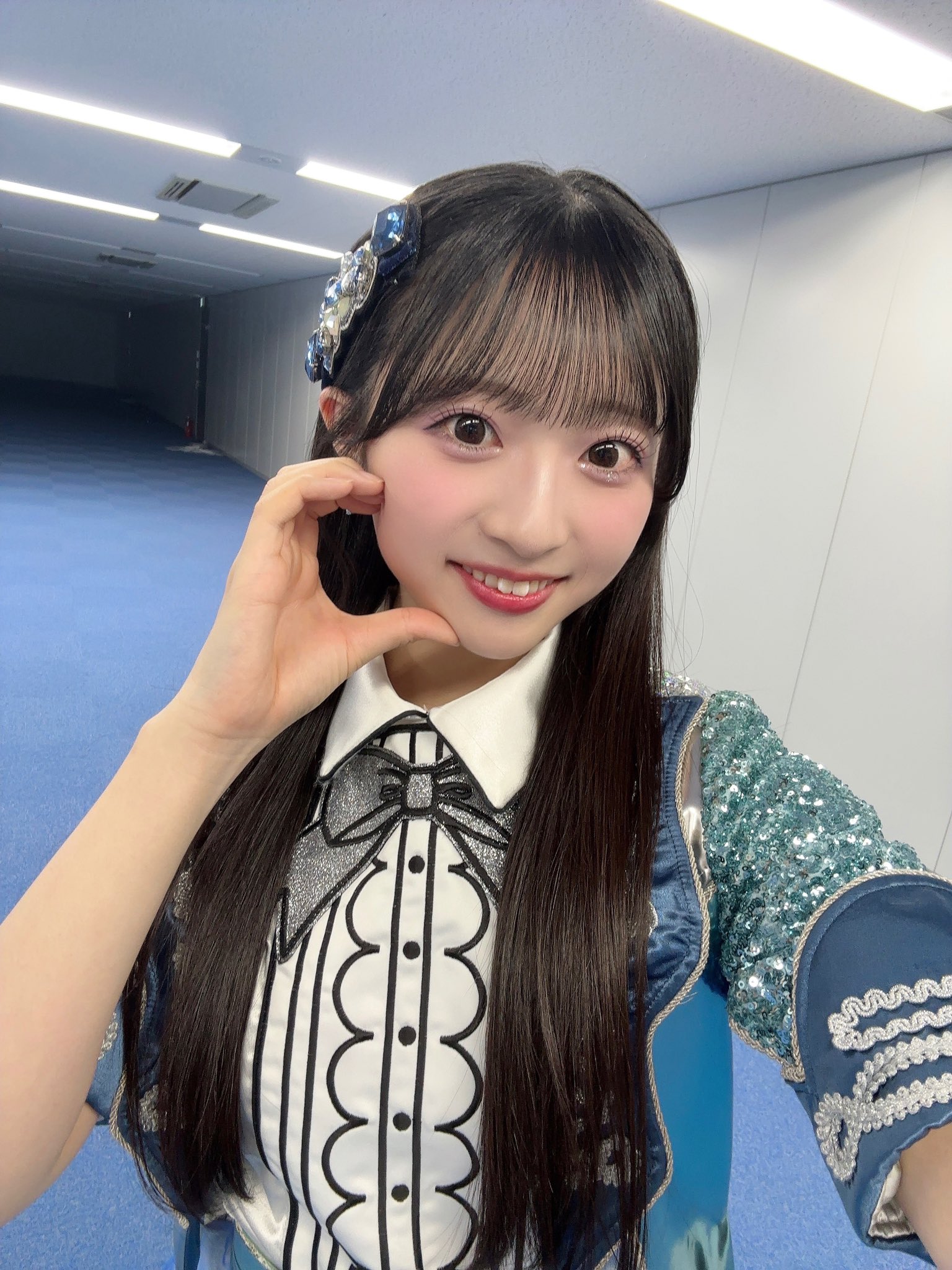 AKB48 秋山由奈 ニップンコラボ グラスマーカー 10年桜: 秋山由奈の感動的パフォーマンス | TikTok