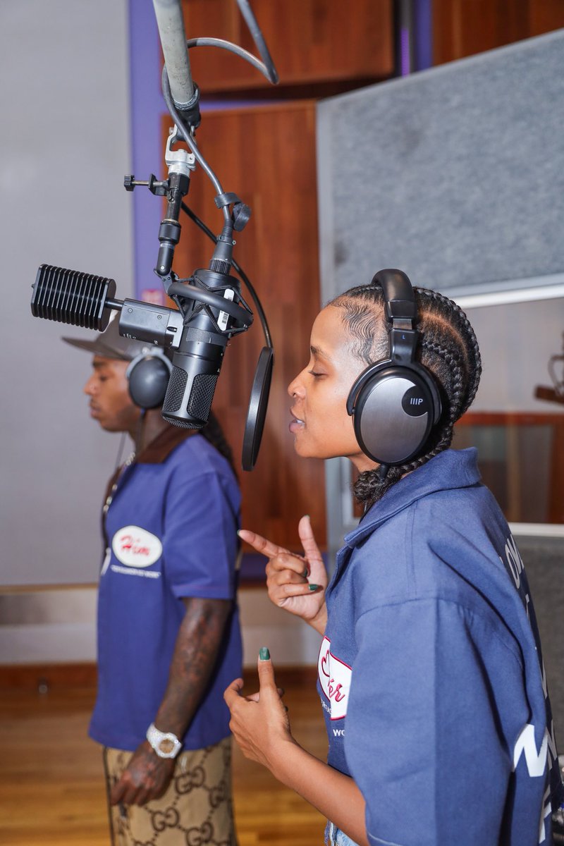 Jacquees's tweet photo. 🖕🏾🖕🏾@DeJLoaf https://t.co/VoApSMAVlm