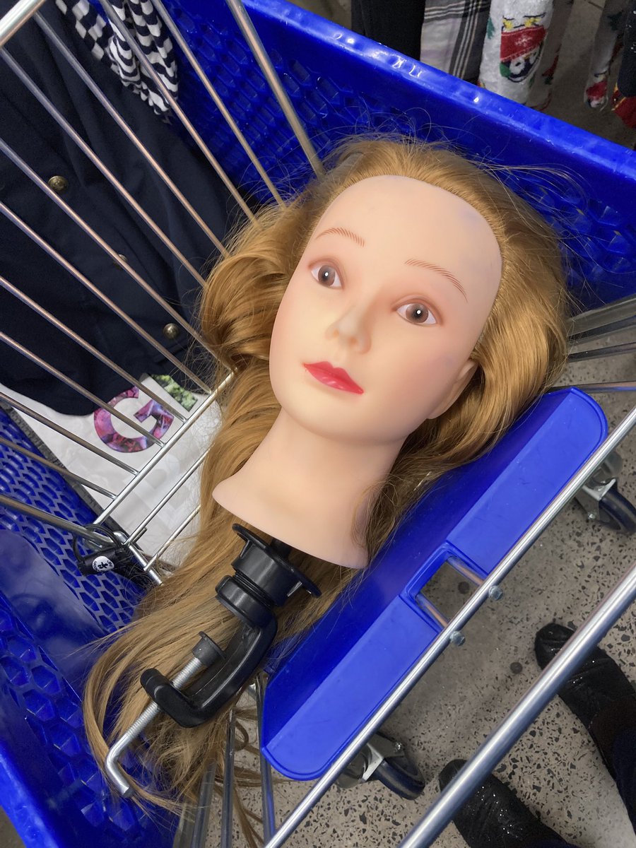 chair 👉🏻🪑 tweet media