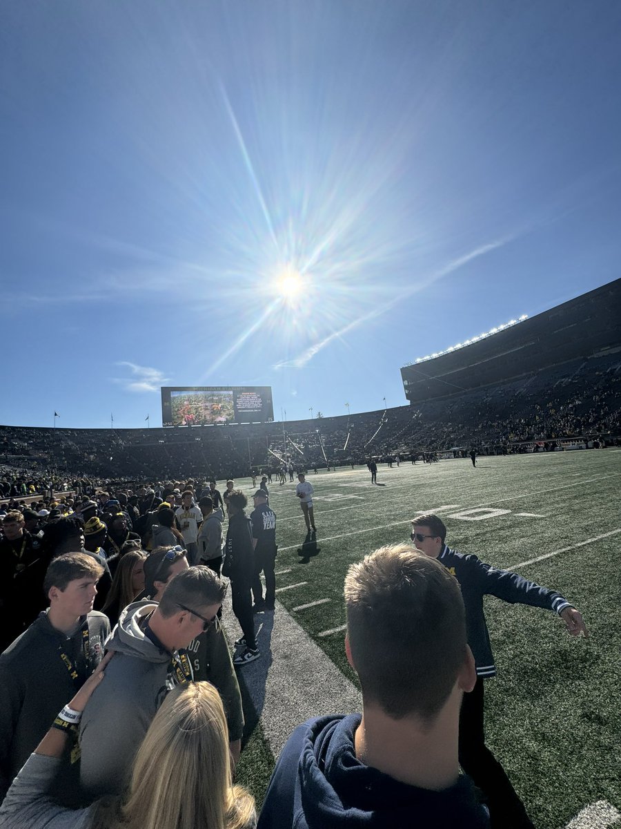 majaythompson12's tweet image. Had a great time @UMichFootball Nov. 2nd!!
@GldLionFootball @dobson_collins7 @omarporter1 @hopo125 @PrepRedzoneNext @247Sports @247recruiting @dscott43app1