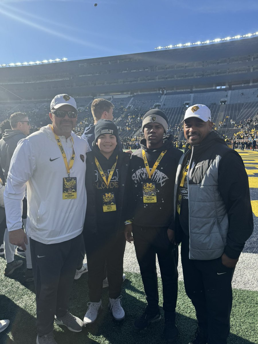 majaythompson12's tweet image. Had a great time @UMichFootball Nov. 2nd!!
@GldLionFootball @dobson_collins7 @omarporter1 @hopo125 @PrepRedzoneNext @247Sports @247recruiting @dscott43app1