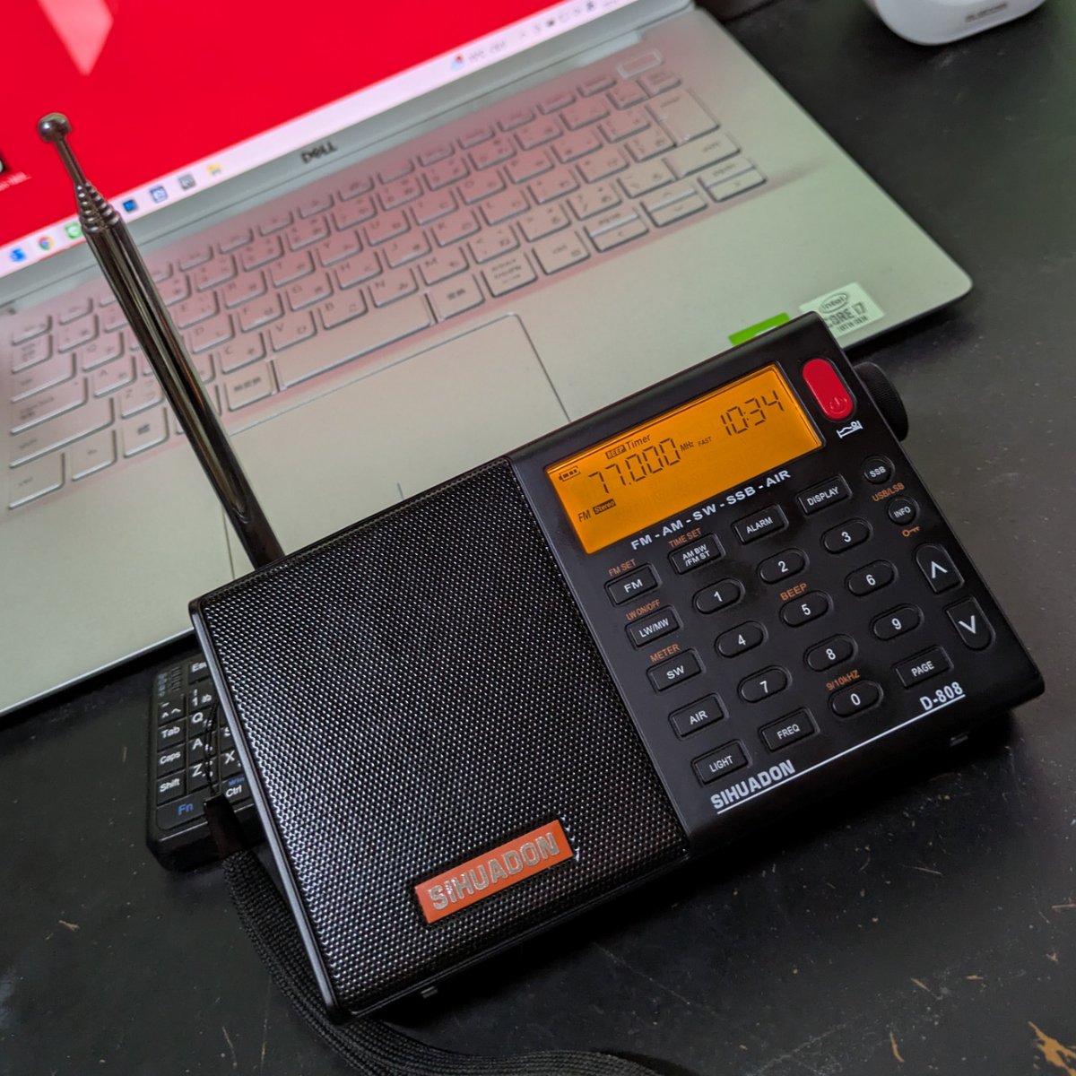 TOMCAT_D's tweet photo. 毎朝英会話放送を聞こうと思って今年の四月に買った #SIHUADUON の #D808 という中華の #ラジオ 。
昨日何気にこれ関連の記事見てたらUSBポートがマイクロUSBと。
でも僕のはUSB-Cになってる。
年次改良で変わったのかな？
それとも寝てる間に無意識で改造した？ｗ

#中華ラジオ #広帯域受信機 https://t.co/XYaRaGybtr