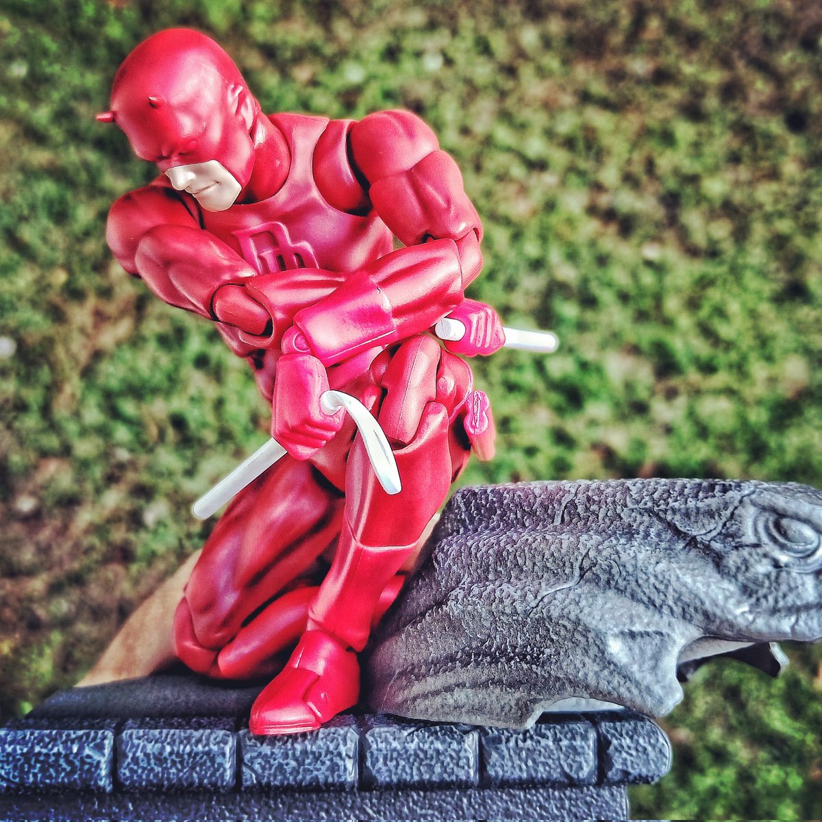 SawedOffPapi's tweet image. In case y'all didn't know I also do Articulated comic book art... Here's a Mafex Daredevil shot.. I Plan on painting it Black..
