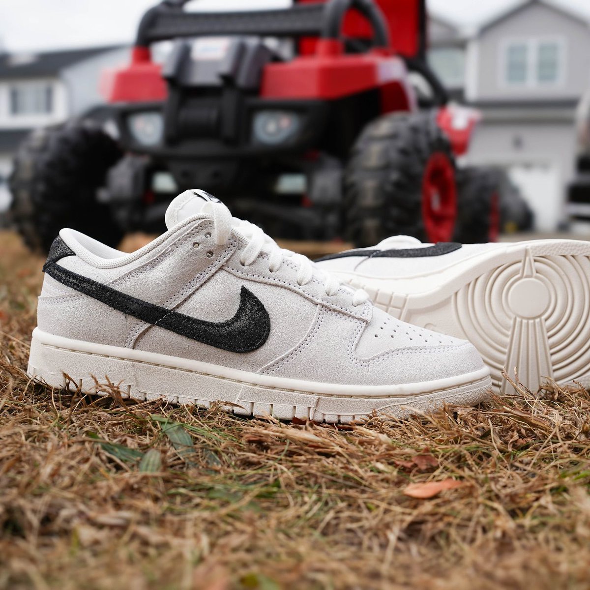 KicksFinder's tweet photo. Ad: ICYMI, the W Nike Dunk Low SE "Black/Sail" dropped today via Nike US

>> https://t.co/Am7mIoKceQ https://t.co/OAGbcWgKGc