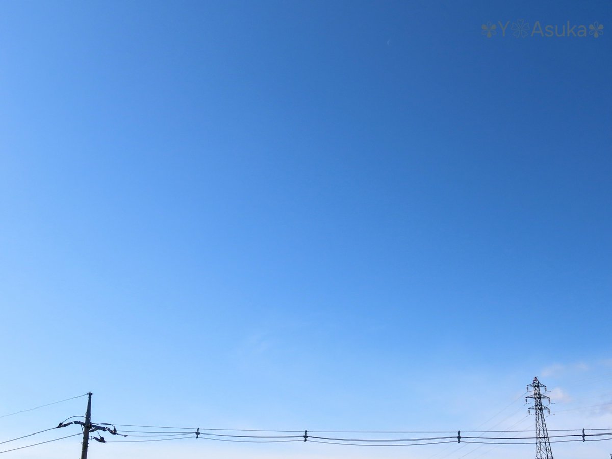 yumeasutw's tweet photo. #青空 高く淡い #二十六夜月 (月齢24.5)が残る冷えた火曜日の朝☀️
東の彼方にポコポコとミニかなとこ雲☁️

予想最高/最低気温🌡️15℃/1℃
晴れのち曇り☀️→☁️
お洗濯日和👕段々雲が多くなり夜は雨が降り出しそうです☔

#イマソラ #月 #moon
#空の名前
#天気の図鑑 #雲の超図鑑
#a2024 #a1126 #a202411 https://t.co/5sydaCNQjs