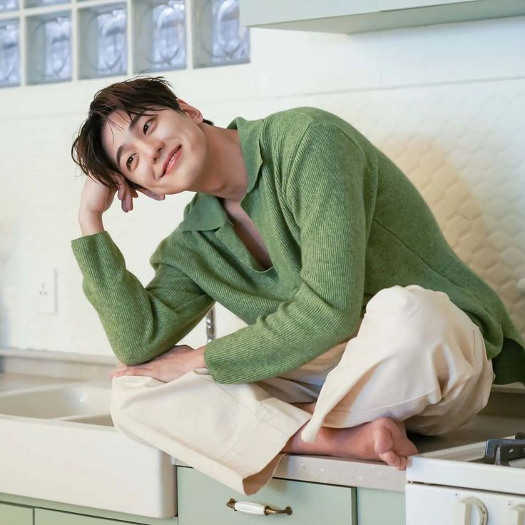 OFDOCTORJAEGER's tweet photo. ⠀
⠀
          " 𝑶𝒉 ! ,  นั้นสร้อยจากเครือคริมสันนี่นา "
          " แต่เหมือนจะเป็นคอลเลคชั่นเมื่อสองปีที่แล้ว "
          " จะว่ายังไงดีละครับ, ผมเปลื่ยนให้ใหม่ดีไหม? "

หล่อนกระพริบตาสองที ราวกับว่ากำลังสาปแช่งใบหน้าที่อวดดีของเขาอยู่

          #𝗧𝗿𝗶𝗻𝗶𝘁𝘆𝗩𝗲𝗿𝘀𝗲
⠀ https://t.co/Q1MCwi8cnj