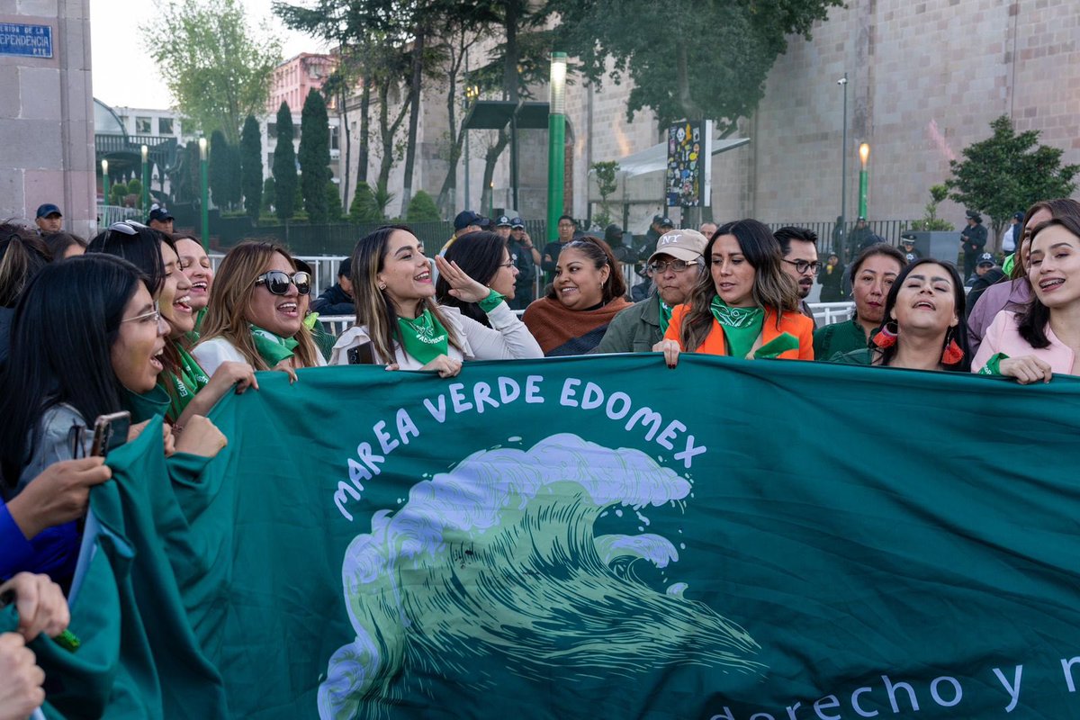 Júbilo y alegría por #DespenalizacionDelAborto en Edomex. 
¡Un gran paso para la justicia social en tierra mexiquense! 💚💜

#EdomexDecide 
#DerechoADecidirEdomex #DespenalizaciónAbortoEdomex 
#MareaVerdeEdomex