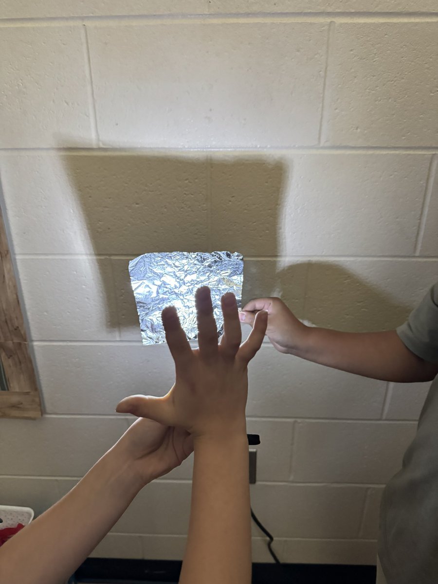 Mrs_Scanlon1's tweet photo. Jumping into @Amplify Unit 5: Light and Sound with a few hands-on experiments. We grew in our understanding of shadows and convex/concave mirrors! 🔦🪞✨ https://t.co/Aej9zHbWQa