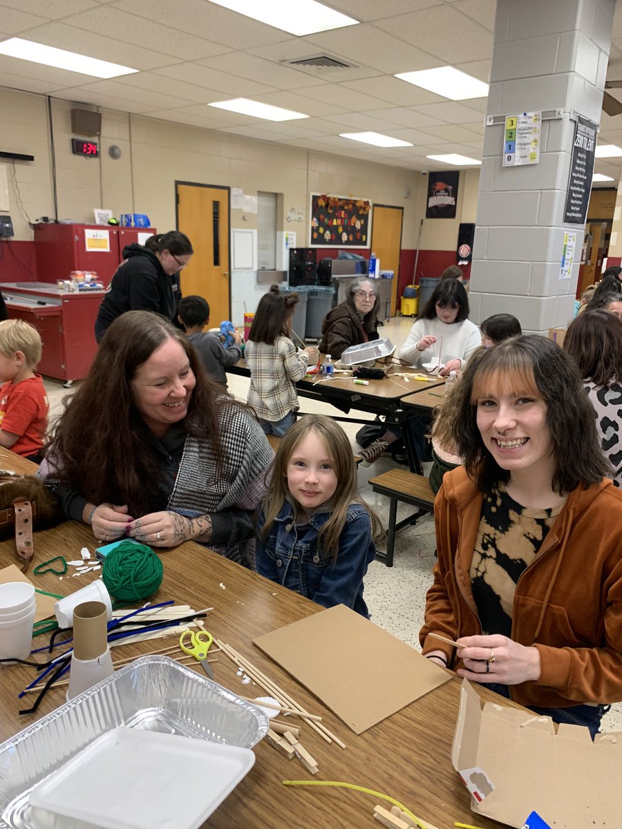 Second graders listened to the story, “How to Catch a Turkey!” Hyde Families came to help second grade build Turkey traps! We all had a so much fun!!! 🦃