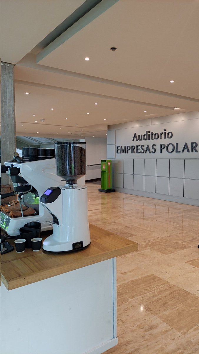 savignanocafe's tweet photo. Comienzo de semana con nuestra barra móvil en #empresaspolar https://t.co/4ApsqcxBeY