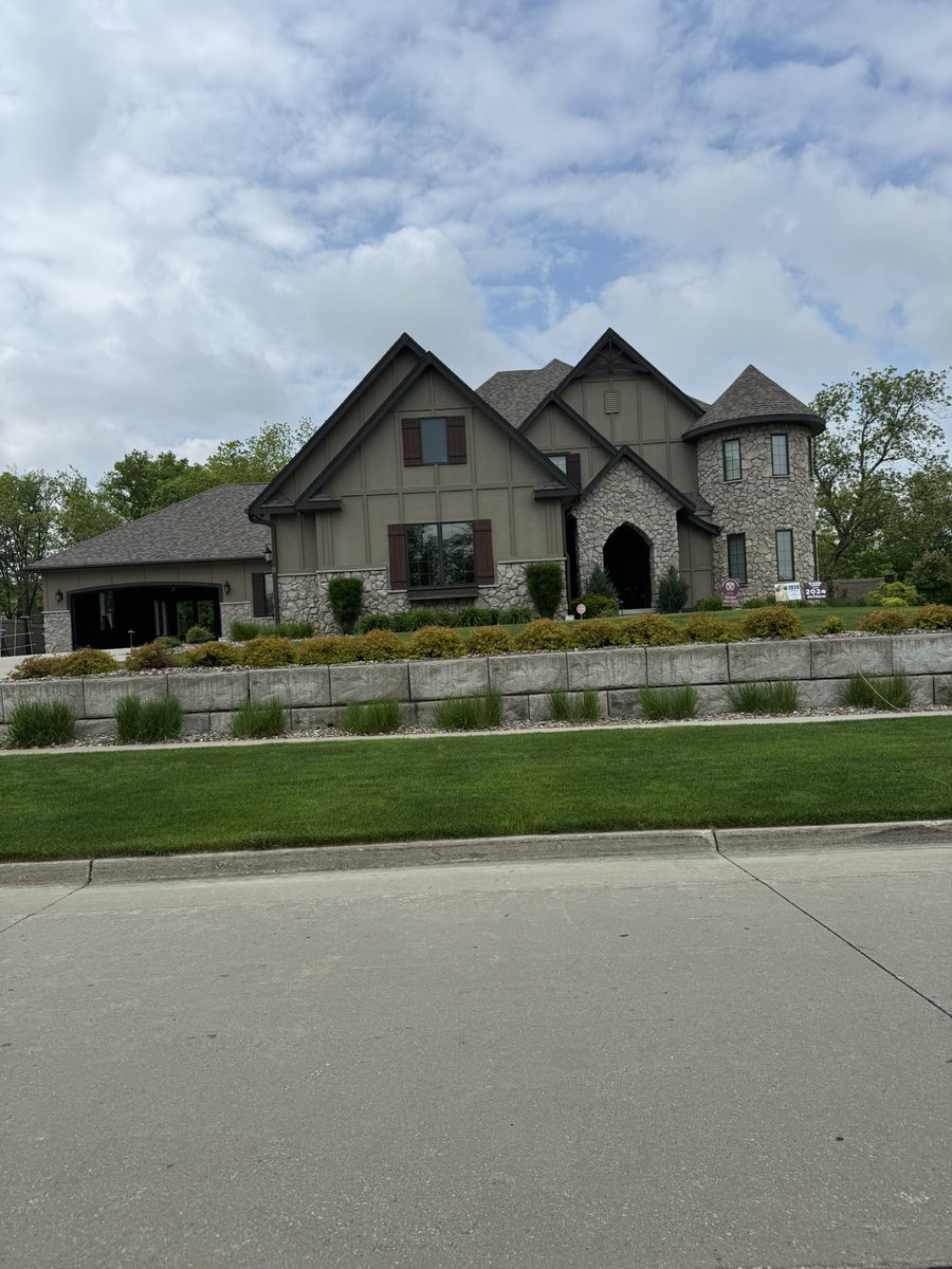 Today’s Sponsor Shout Out is Phillips Pro Painting! They do indoors, outdoors, and garage floors! #OnePack