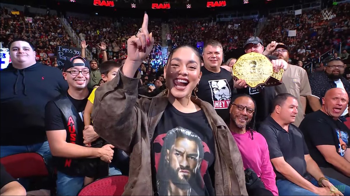 LuigiWrestling's tweet photo. Vanessa Hudgens reconoce a Roman Reigns, al OTC. Viva High School Musical. #WWERAW https://t.co/LEGaFFh52s