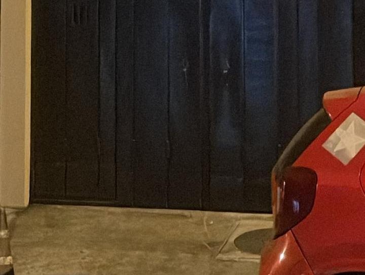 mwuth's tweet photo. @ATM_Transito, ¿qué acción se puede tomar contra un vecino que insiste en estacionarse obstaculizando el ingreso al garaje de uno? Cabe mencionar que sí tiene garaje, pero opta por no usarlo sin consideración alguna hacia uno. https://t.co/c9mZ9lGDVl