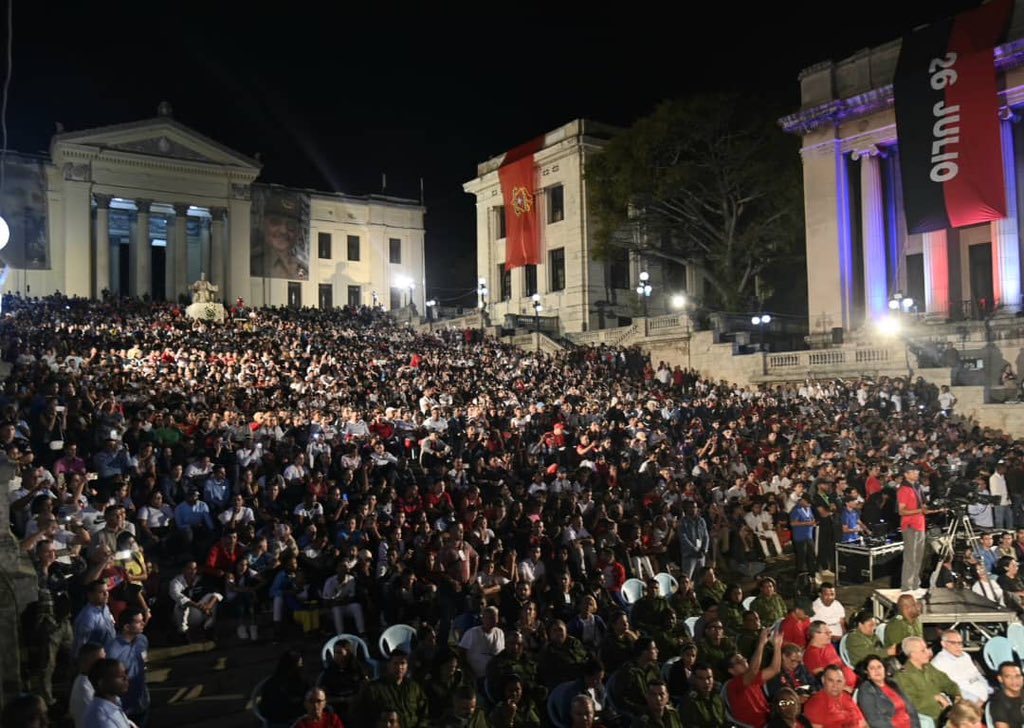 Regresamos este 25 de noviembre a la Universidad de #Fidel. 

Los jóvenes recordaron los ocho años de su partida física con optimismo, no con tristeza; y nosotros también, con el compromiso invariable de mantener por siempre su legado.

#FidelEntreNosotros
