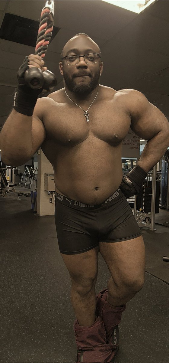 joshflexing255's tweet photo. Update
#poses
#flexing
#flabs
#gut
#offseason
#chest https://t.co/UHyTjMxVqO