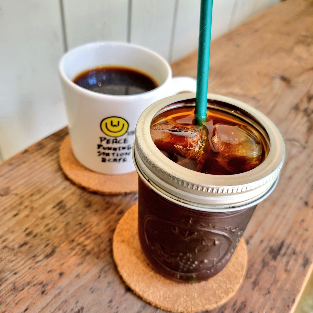 今日は午前中雨模様ですね☔⁡
当店ではお食事利用だけでなく、カフェ利用も大歓迎です✨
⁡⁡食事後や仕事の休憩に一杯にいかがですか？
ご注文が入ってから豆を挽いて淹れております😊
淹れたてのコーヒーの香りや味をぜひご賞味ください☺️
皆様のご来店をお待ちしております🙋🏻‍♀️💁‍♂️⁡
#peace_and_mosh