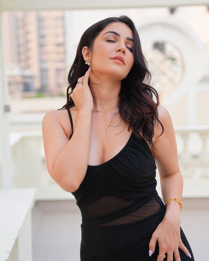 GdRvYLwWgAAtESr?format=jpg&name=900x900