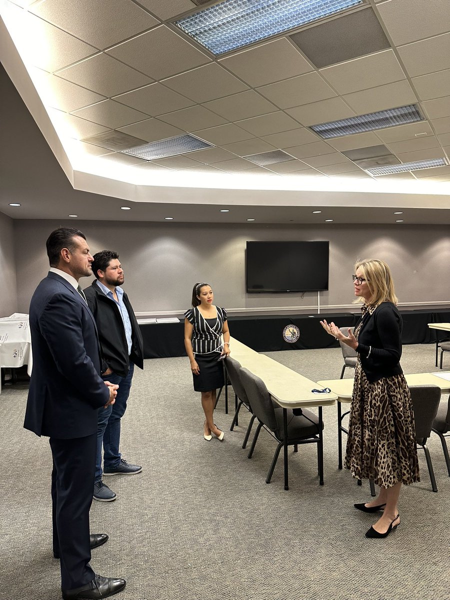 AsmValencia's tweet photo. 🙌 The work of the OC Family Justice Center Foundation is so important. With their dedication, our community has access to critical help and services. Thank you OCFJC for all the incredible work that you do!

#AD68 #SeElCambio https://t.co/g5GjG3O2Dq
