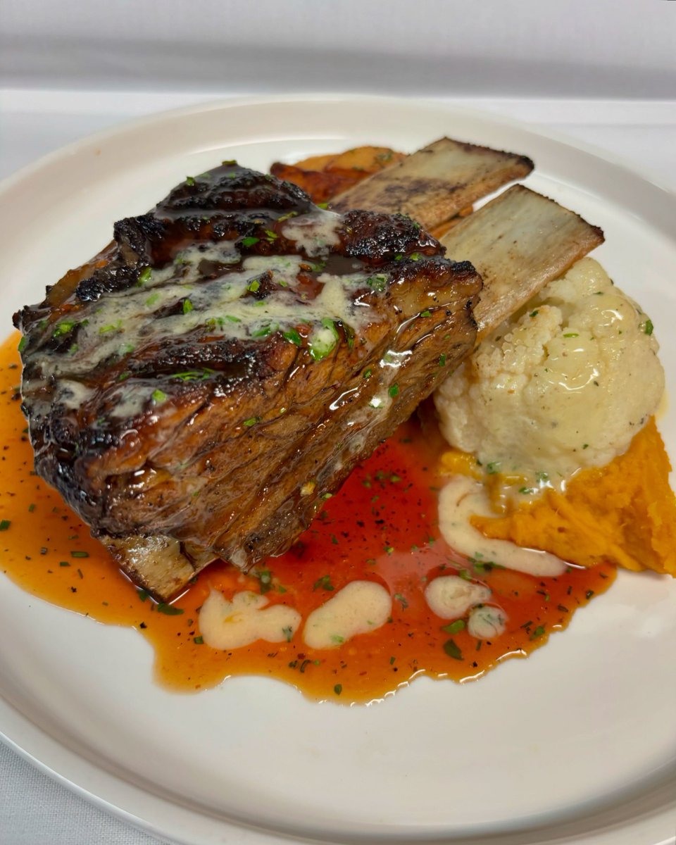 johnjjeffries06's tweet image. Hearty, warm, and savory—our beef chuck plate is a timeless favorite. When’s the last time you had it? #johnjjeffries #lancasterpa #lancastercity #farmtotable #sustainable #local #lancasterartshotel #seasonal #lancastercounty #grassfedbeef #dryagedbeef #darhowerfarm
