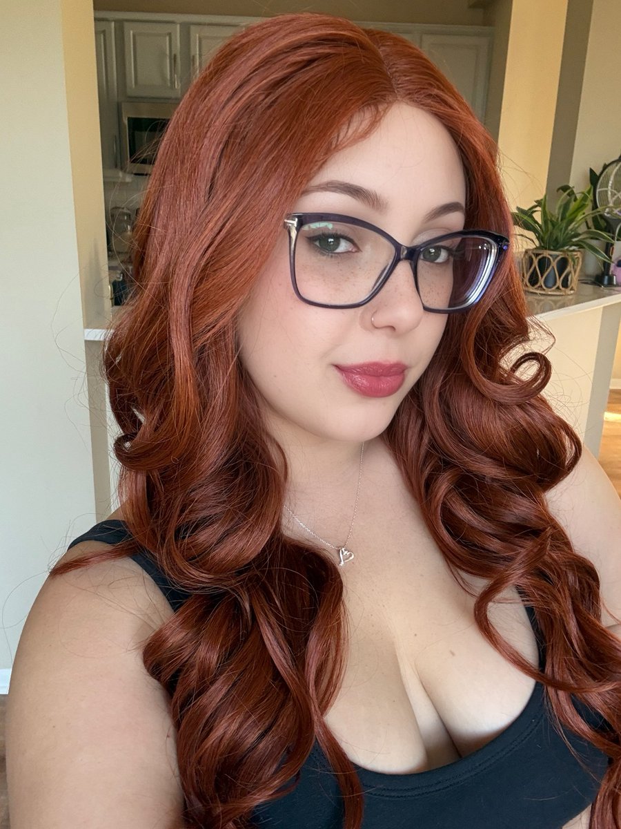 Flirting with my shadow 🥰 https://t.co/vh9cRC0opK