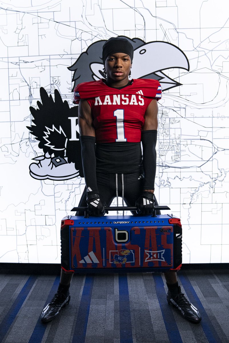 larryporter_1's tweet photo. Wspp Rock Chalk nation??? @KU_Football @KUAthletics #RockChalk #jayhawk https://t.co/a54HtsHoG2