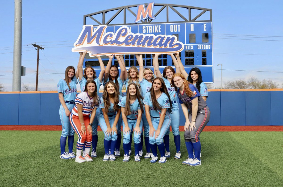 Just some 2025s for ya 🧡💙 #DreamBigActBigBeBig #faMily