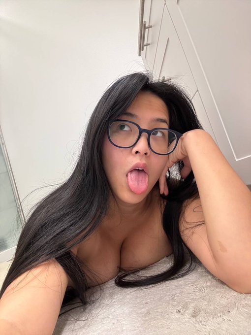 say hi if u want a free pic ? https://t.co/fSNEwKSKM9