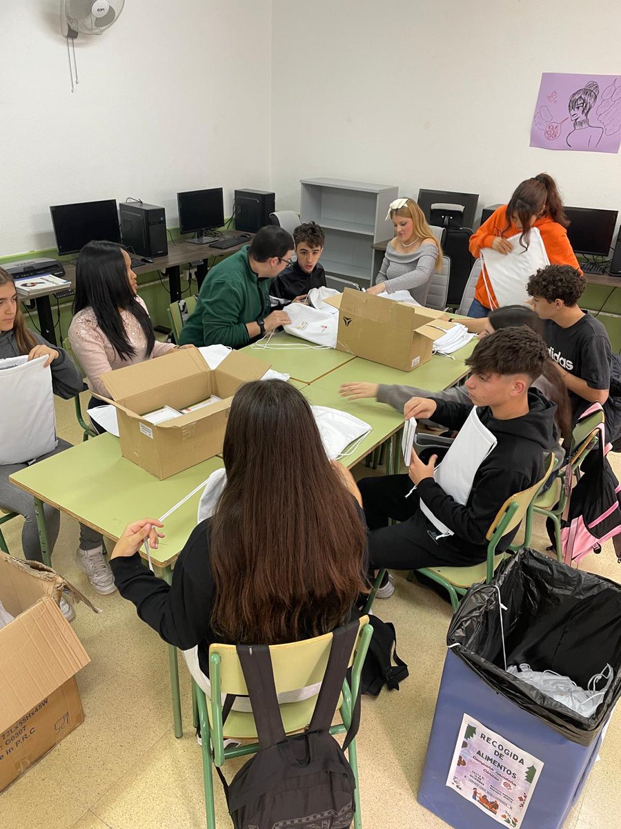 ¡Hoy nos visita Dani del Toro para ofrecer una conferencia!

Nuestros alumnos de 3º de ESO de Religión y de FP de Administración han estado trabajando con mucha ilusión 🌟 para preparar unos obsequios muy especiales 🌾🍊 con productos de nuestro huerto escolar. 🌿💚
