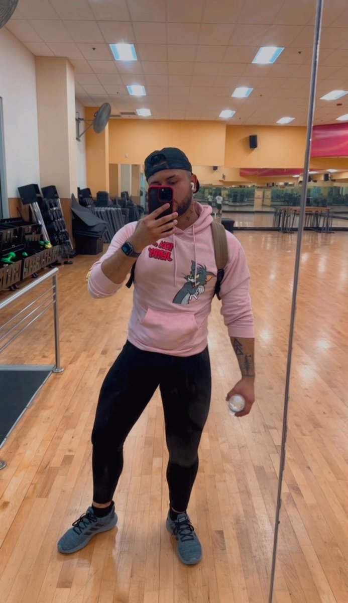rollynssev_'s tweet photo. 🙃🖤 https://t.co/SHfjPsXRuN