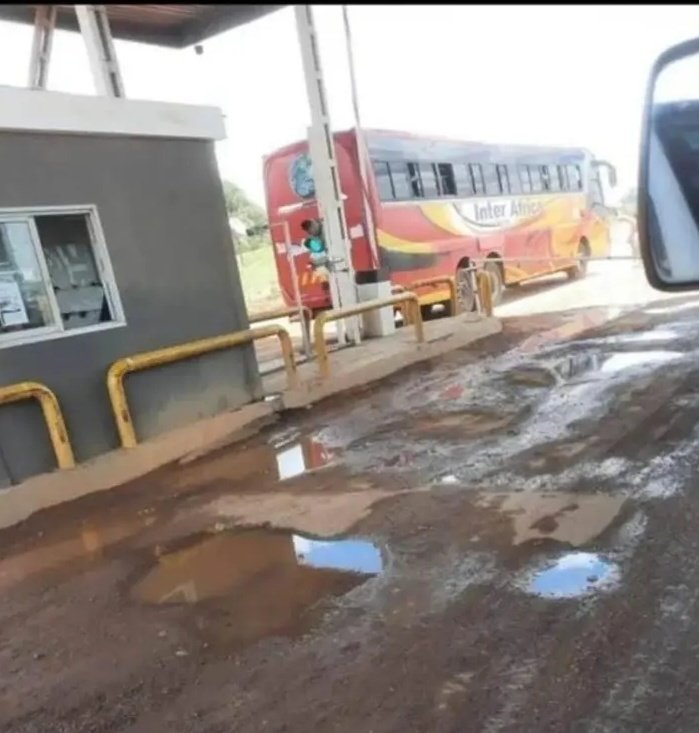 Ma potholes paToll gate, panocollectwa Mari yekugadzira maRoads 😂😂😂😂😂