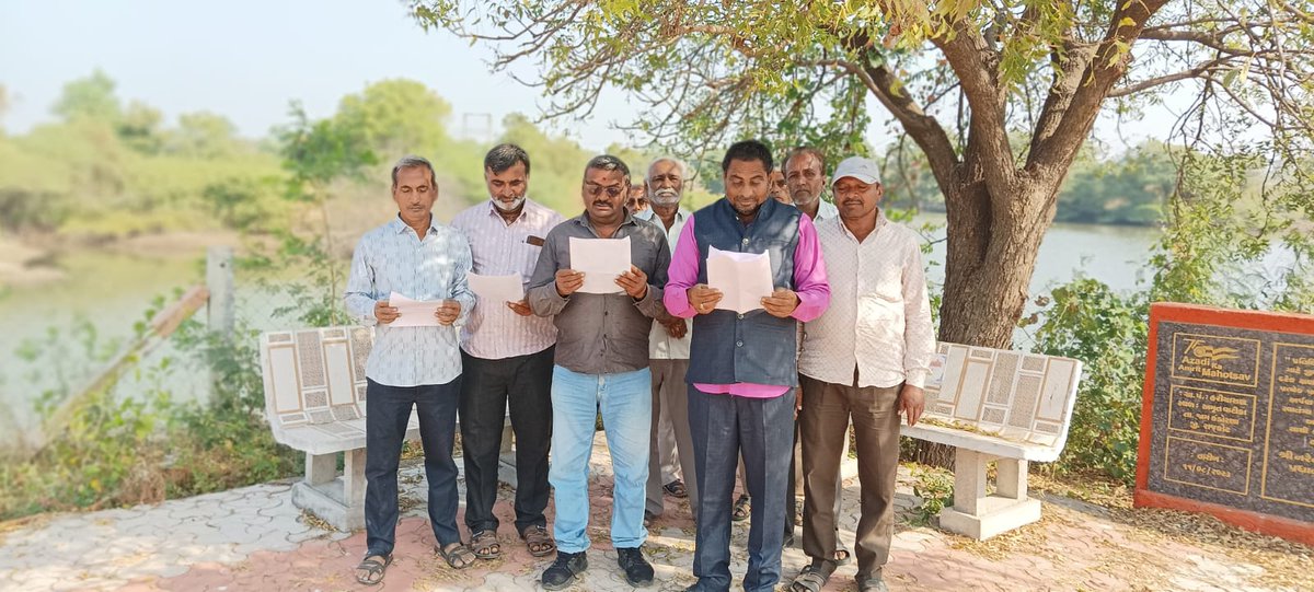 મનરેગા યોજના અંતર્ગત જામકંડોરણા તાલુકા ના હરીયાસણ ગામે અમૃત સરોવરના સ્થળ પર ભારતીય બંધારણ દિવસની ઉજવણી કરતા ગ્રામજનો
<a href="/DDORAJKOT1/">District Panchayat Rajkot</a> <a href="/MGNREGAGujarat/">Gujarat MGNREGA</a> <a href="/MgnregaR/">Mgnrega Rjpm</a> <a href="/RaghavjiPatel/">Raghavji Patel</a> @kunvarjihalpat <a href="/JamkandornaTdo/">Jamkandorna TDO</a> <a href="/BipinManvar/">Bipin Manvar</a>