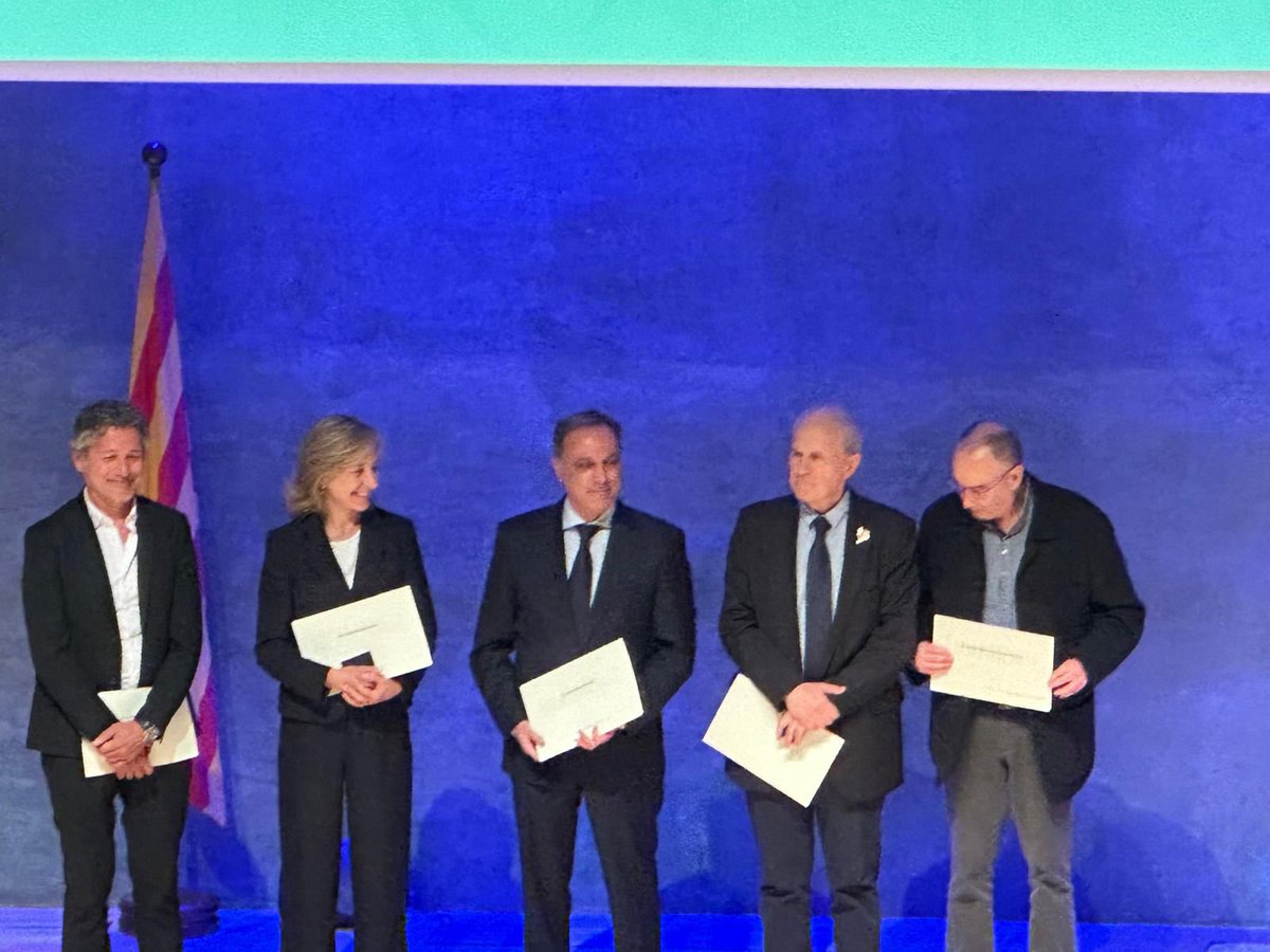 Nuestro director de Servicio de Hematolgía de <a href="/hematosantpau/">Hematología SantPau</a> , el Dr Javier Briones, recibe el Premio Excelencia Profesional del Colegio de Médicos de barcelona por su trabajo en el desarrollo de Terapias CART. #orgullSantPau