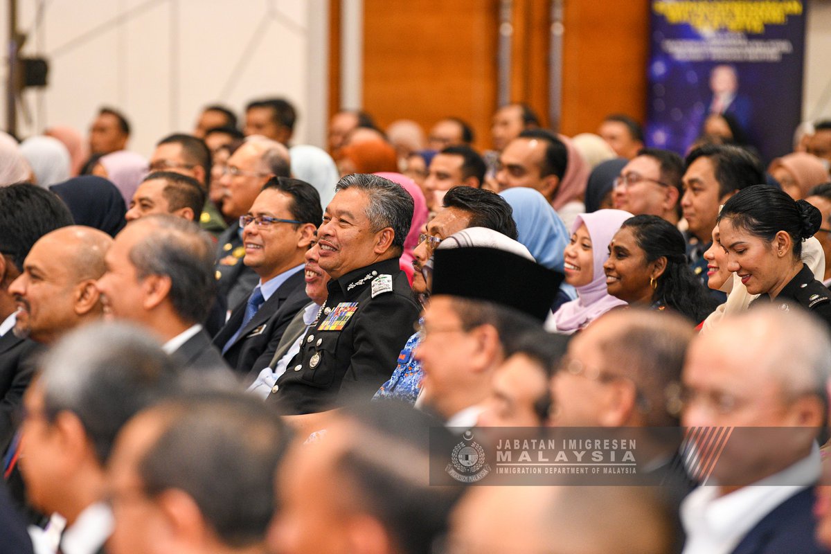 imigresenmy's tweet photo. KETUA PENGARAH IMIGRESEN HADIR SEMINAR KENEGARAAN MALAYSIA MADANI : TAAT SETIA

https://t.co/97LKrNKMhp https://t.co/Jhu42h5n1V