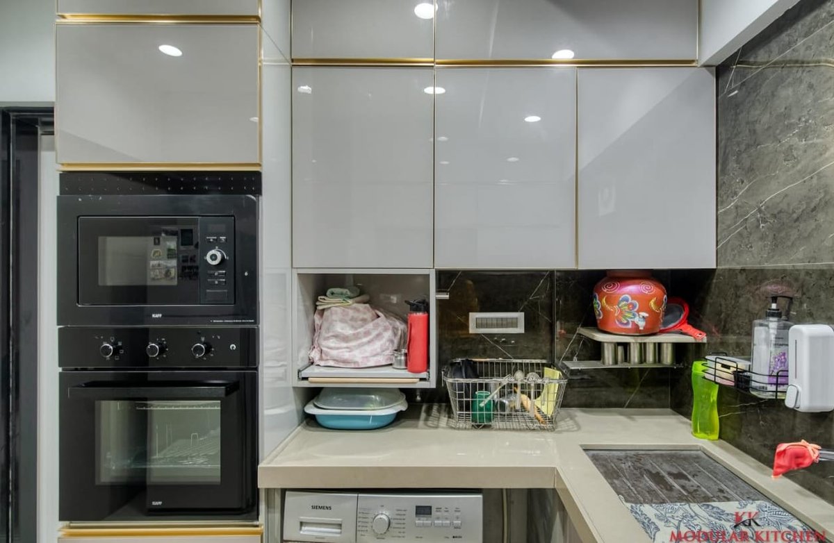 KKModularKitchn's tweet image. Discover the elegance of KK Modular Kitchen’s C-shaped acrylic design!

Upgrade your kitchen with a sleek, functional design.

Custom layouts, durable acrylic finish, and smart space use make it a perfect home addition.

#kkmodularkitchen #kitchendesign #cshapedkitchen #sleek