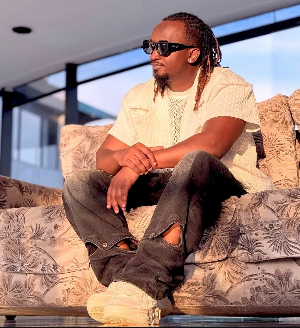 delivad julio Sojah (@juliodelivad) on Twitter photo Keep me different Lord l don't mind being left out #Aye #KampalaBoys Keep me different Lord l don't mind being left out #Aye #KampalaBoys