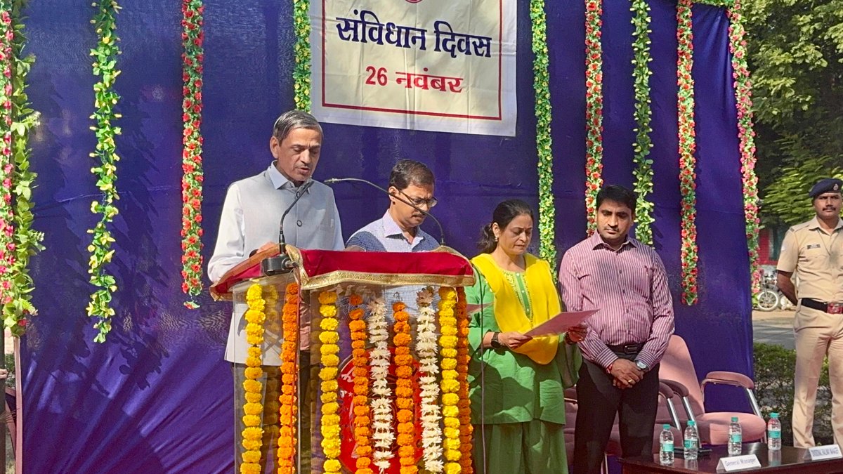 BhusavalDivn's tweet photo. On #SamvidhanDivas, 26/11/24, GM/CR Shri Dharam Veer Meena read the Preamble of the Constitution, reaffirming our commitment to justice, equality, and liberty. DRM Bhusaval and other branch officers were present, with other officers of Central Railway joined via video conferencing. #ConstitutionDay2024 @Central_Railway @GM_CRly @RailMinIndia