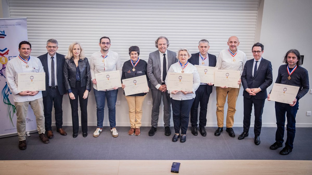 📸Remise de diplômes "Un des #MeilleursOuvriersdeFrance" aux 7 lauréats 2023 de l'<a href="/ac_normandie/">Académie de Normandie</a> à la <a href="/CMA_Normandie/">CMA Normandie</a> en présence de <a href="/LucChatel/">Luc CHATEL</a> président <a href="/MOF_COET/">MOF_officiel</a>
Bravo👏 aux lauréats de ces parcours de réussite et d'excellence professionnelle