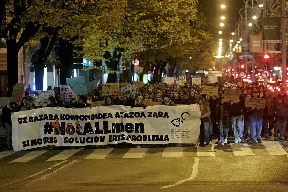 Kaleak bete aldarri argi baterako: hartu dagokizuen erantzukizuna. Gizonak, komunikabideak, instituzioak: KONPONBIDEA EZ BAZARETE, ARAZOA ZARETE.

Somos un clamor: haceos responsables YA. Hombres, medios de comunicación, instituciones: SI NO SOIS LA SOLUCIÓN, SOIS EL PROBLEMA.