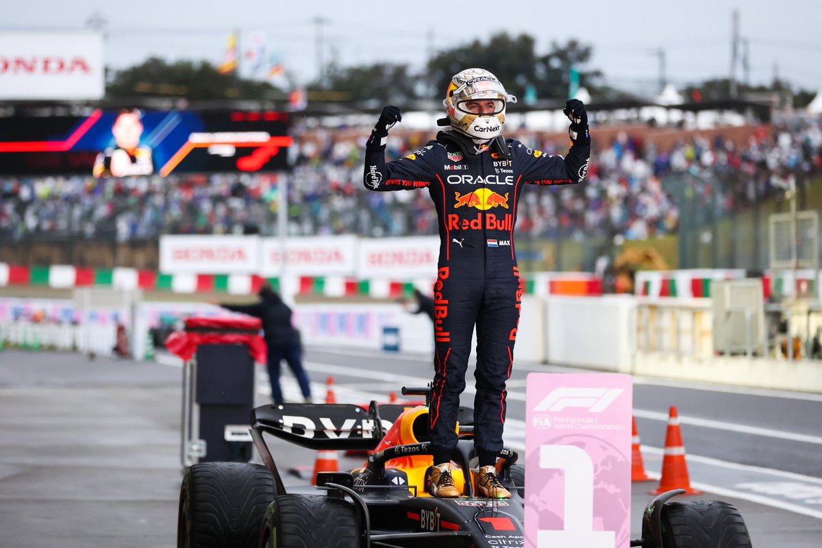 VerstappenCOM's tweet photo. 𝟐𝟎𝟐𝟏 - 𝟐𝟎𝟐𝟐 - 𝟐𝟎𝟐𝟑 - 𝟐𝟎𝟐𝟒 = Four time world champion!! https://t.co/nFPqu1Erhd