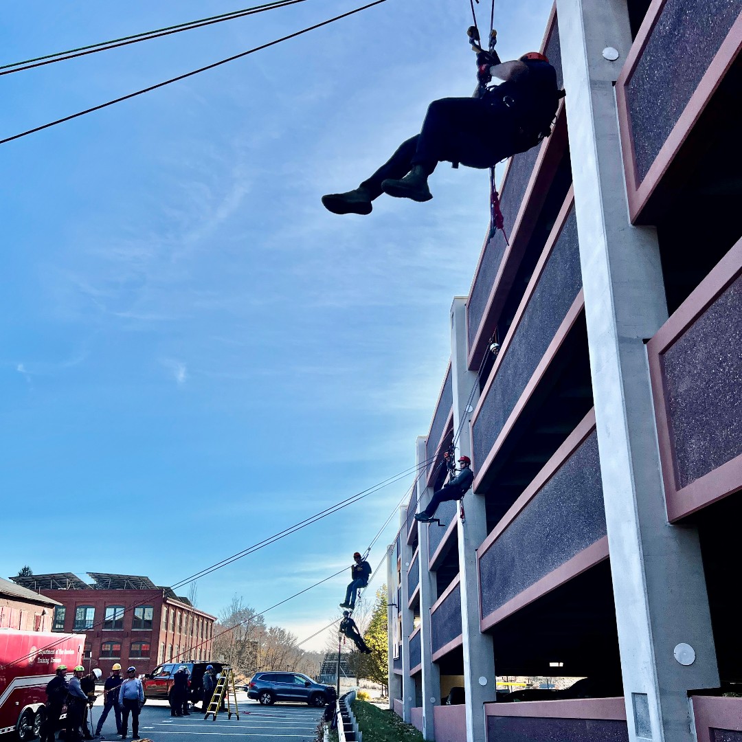 MassDFS's tweet photo. #TechRescue Tuesday: The Mass Fire Academy recently delivered the updated Rope Rescue Technician course at #ColrainMA FD. 20+ firefighters built on their operational level skills and mastered advanced concepts. Thank you as always to our hosts, instructors, and support staff! https://t.co/jDp6kSY3CB