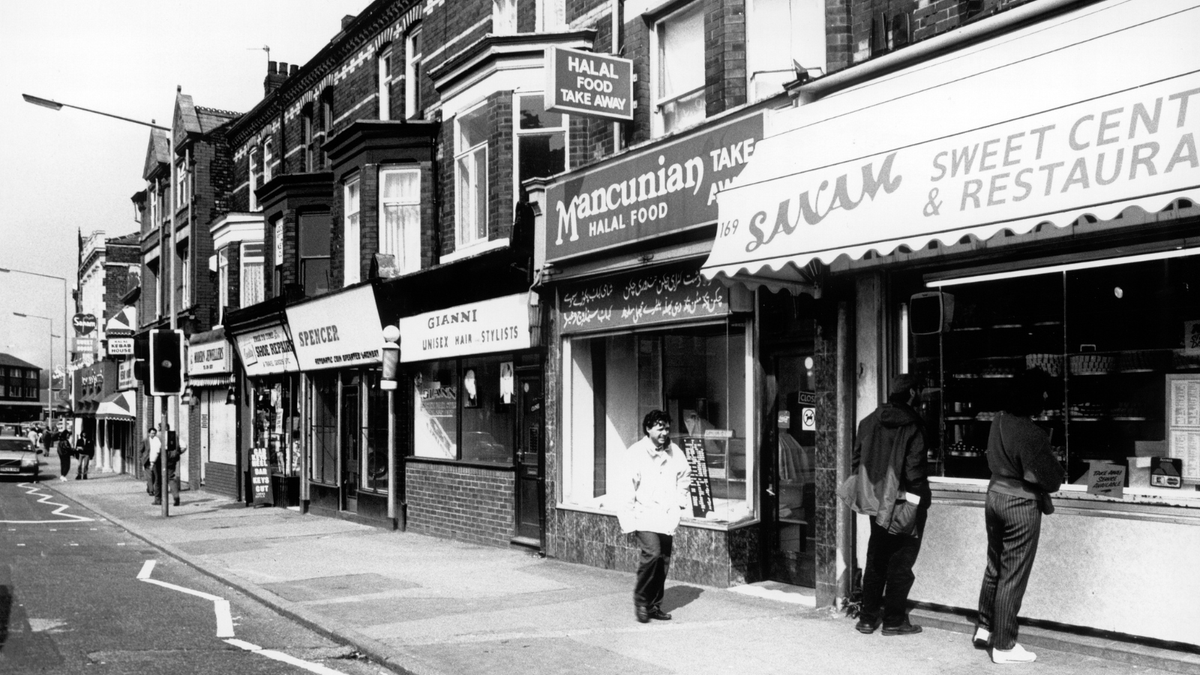 British South Asian working class have long been at the heart of grassroots activism, fighting for justice and shaping UK history. 

@taj_ali1 writes about their untold stories of resistance that continue to inspire change today→hyphenonline.com/2024/11/21/bri…

📸Getty Images