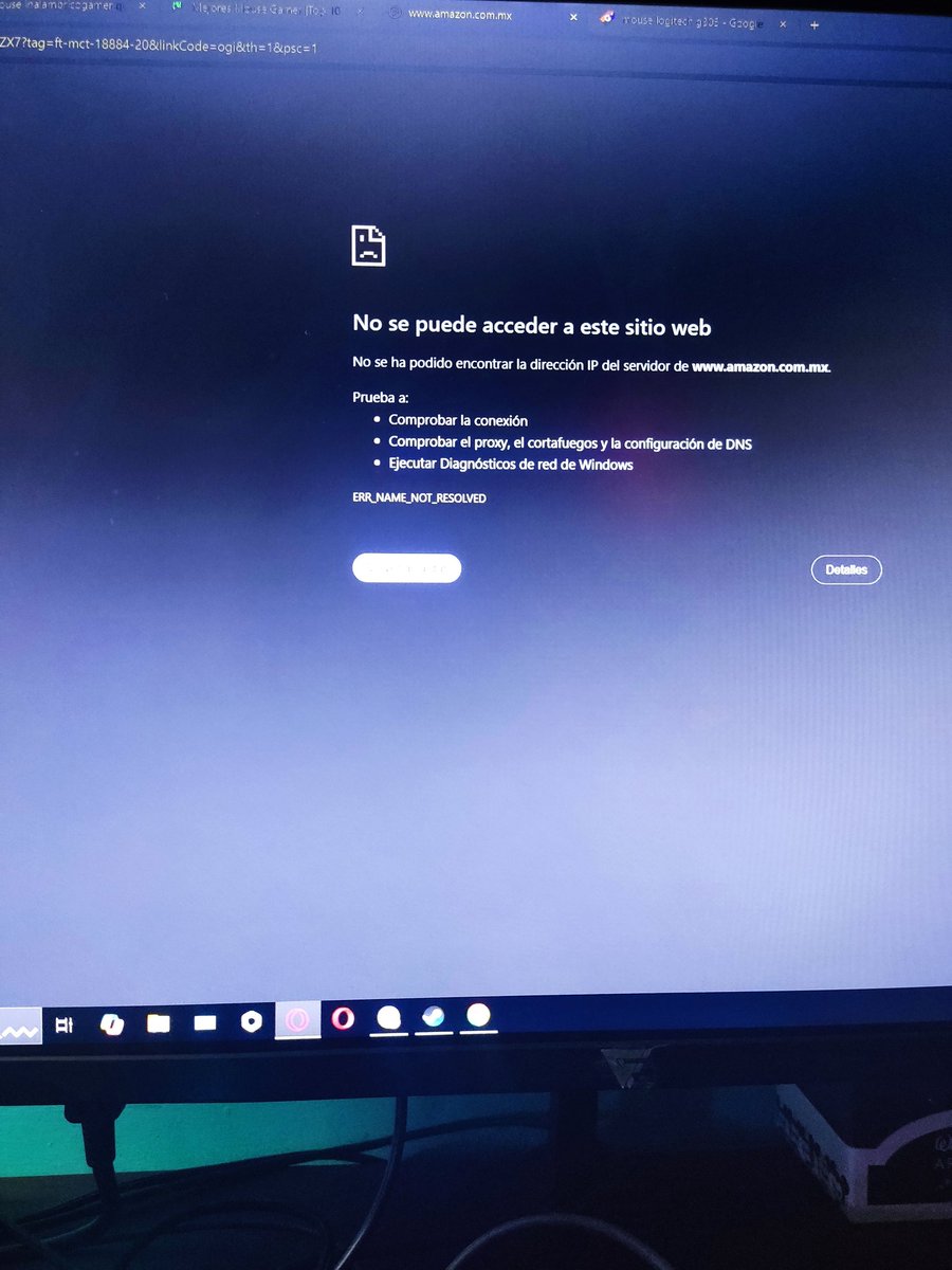 MimiQueenz's tweet photo. No puede ser posible que en todo el día no pueda hacer absolutamente nada!!!! En el día ni ver la tele puedo porque se va el internet y ahorita que lo estoy ocupando tampoco :/ que pésimo servicio!!! Ojalá y no nos cobraran los días sin servicio!!! @totalplaymx https://t.co/r0ldgQ51mR
