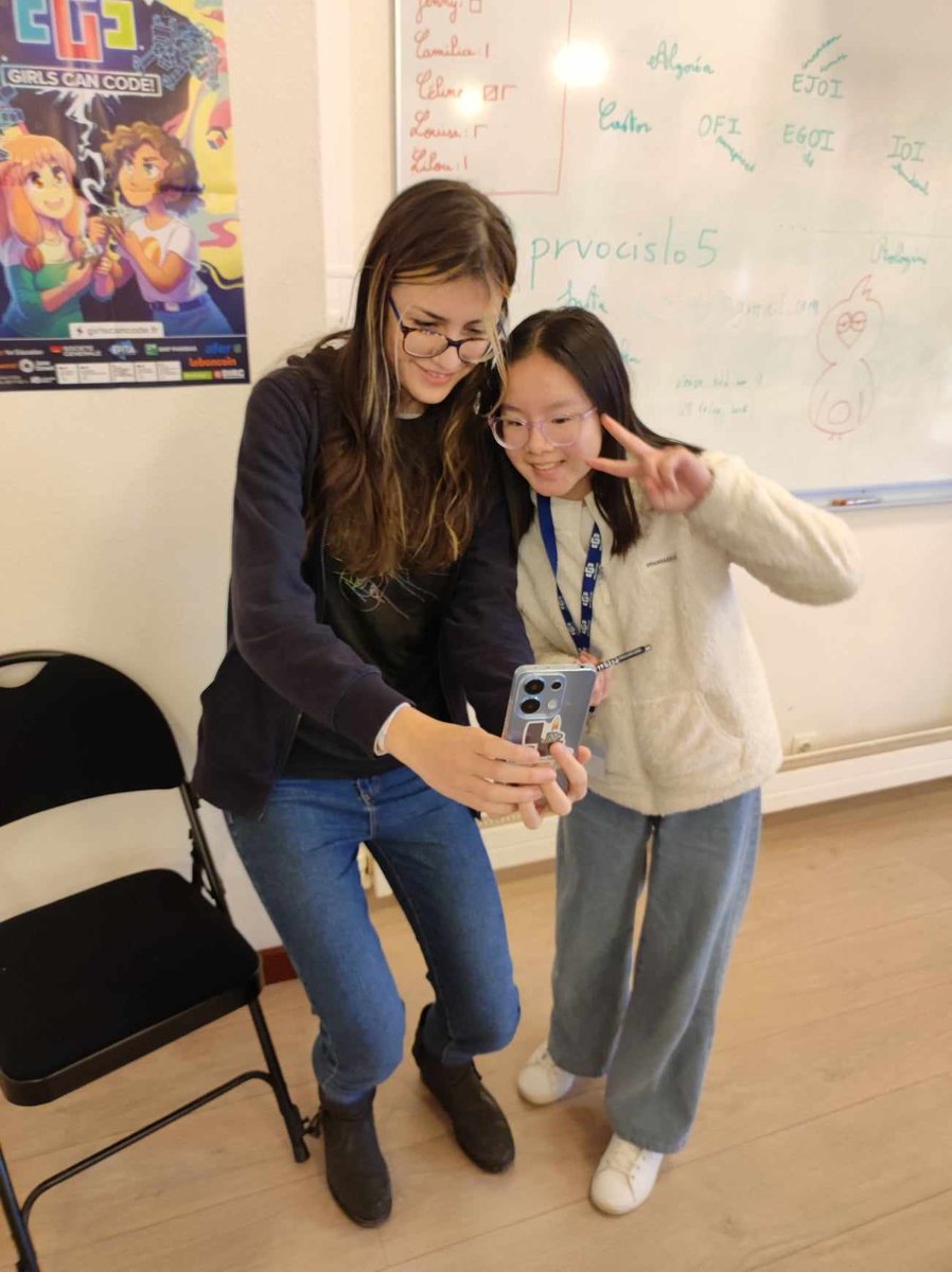 Le WE dernier, des filles ont pu découvrir la programmation &amp; l'informatique à l'École @polytechnique lors d'un stage Girls Can Code! organisé par <a href="/Prologin/">Prologin - Girls Can Code!</a>.
Merci à la professeure Sonia Vanier, la CEO Hélène Diep et la championne du monde aux EGOI Eliska Macakova pour leur XP 🤩