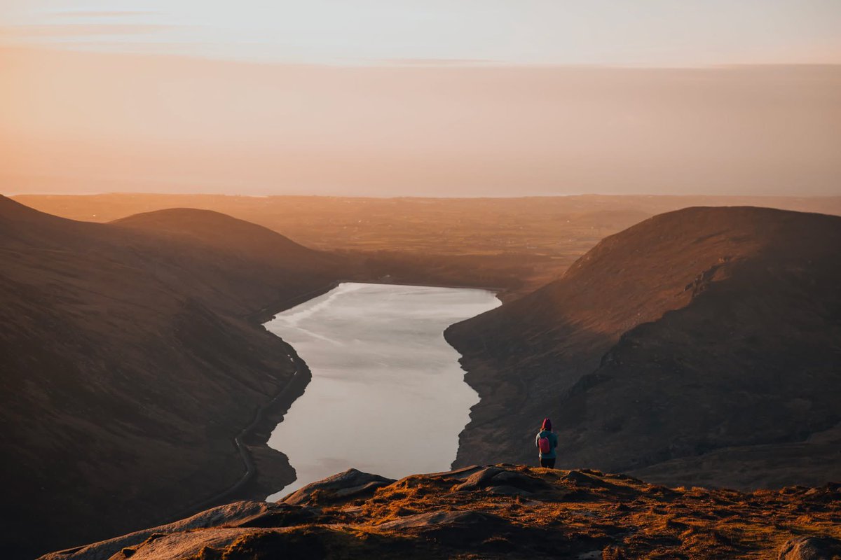 Fat4y's tweet photo. Golden hour at Slieve Doan, Mourne Mountains ❤️ https://t.co/IXD1OikCkP